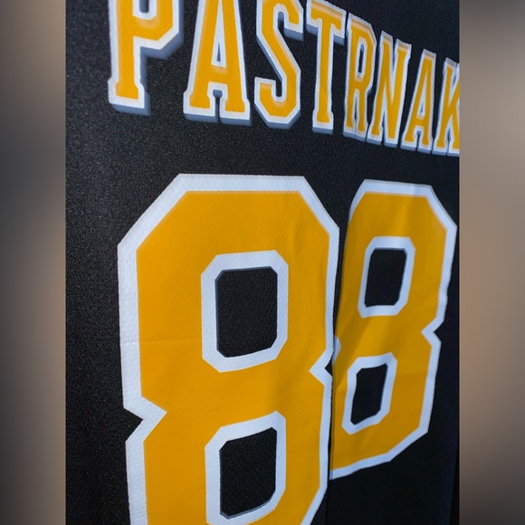 NWT- Official NHL ‘Boston Bruins’ #88 David Pastrnak Replica Jersey - Picture 10 of 15